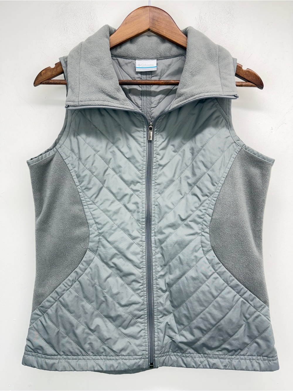 Columbia size Small Women’s Gray Quilted Fleece Full Zip Vest